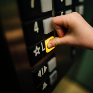 Recruiters Weigh In: 3 Things That Make a Standout Elevator Pitch