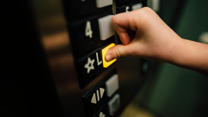 Recruiters Weigh In: 3 Things That Make a Standout Elevator Pitch